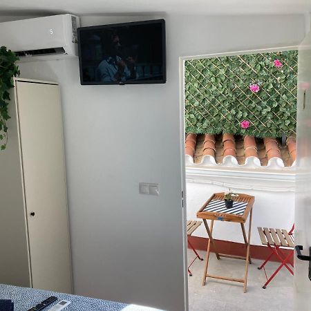 Malaguena Salerosa "Apartamento - Estudio Con Terraza" En Casa Tipica De 1 A 4 Dormitorios Málaga Exteriör bild