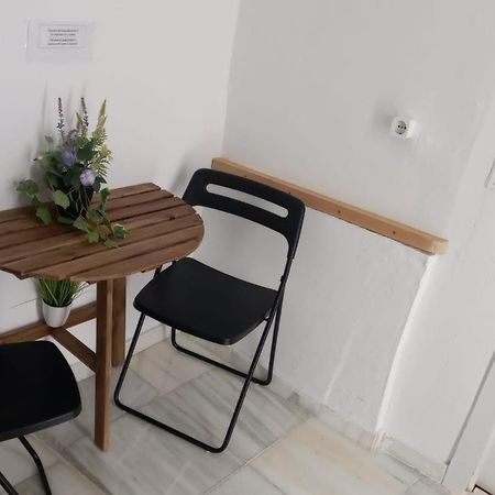 Malaguena Salerosa "Apartamento - Estudio Con Terraza" En Casa Tipica De 1 A 4 Dormitorios Málaga Exteriör bild