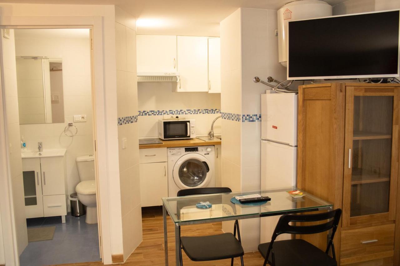 Malaguena Salerosa "Apartamento - Estudio Con Terraza" En Casa Tipica De 1 A 4 Dormitorios Málaga Exteriör bild