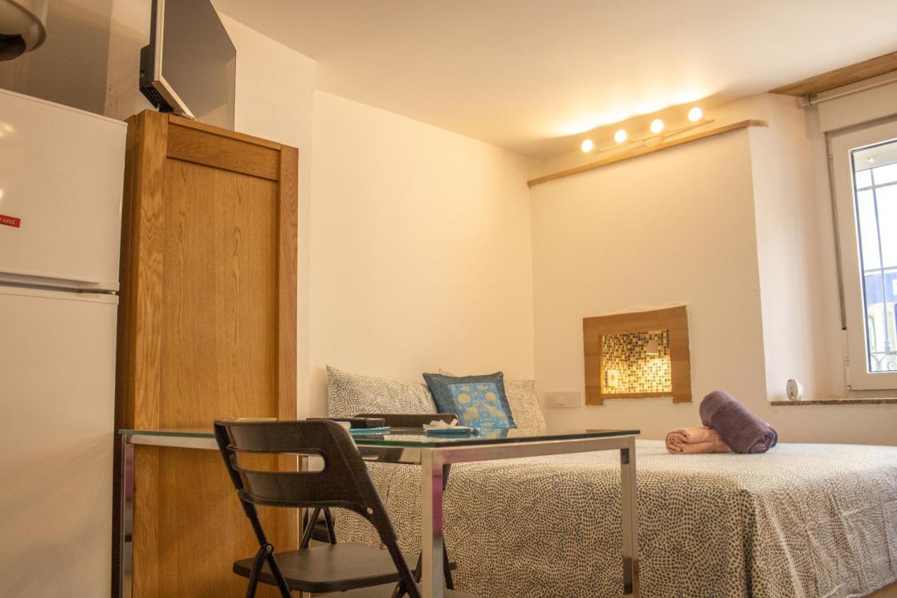 Malaguena Salerosa "Apartamento - Estudio Con Terraza" En Casa Tipica De 1 A 4 Dormitorios Málaga Exteriör bild