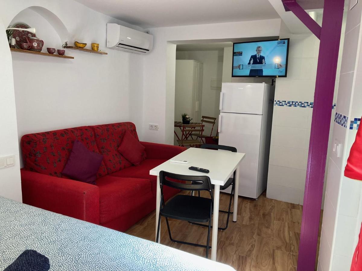 Malaguena Salerosa "Apartamento - Estudio Con Terraza" En Casa Tipica De 1 A 4 Dormitorios Málaga Exteriör bild