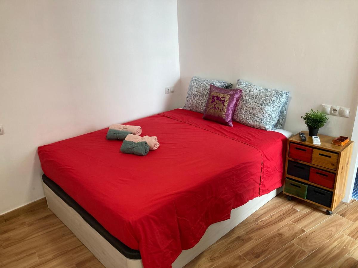 Malaguena Salerosa "Apartamento - Estudio Con Terraza" En Casa Tipica De 1 A 4 Dormitorios Málaga Exteriör bild