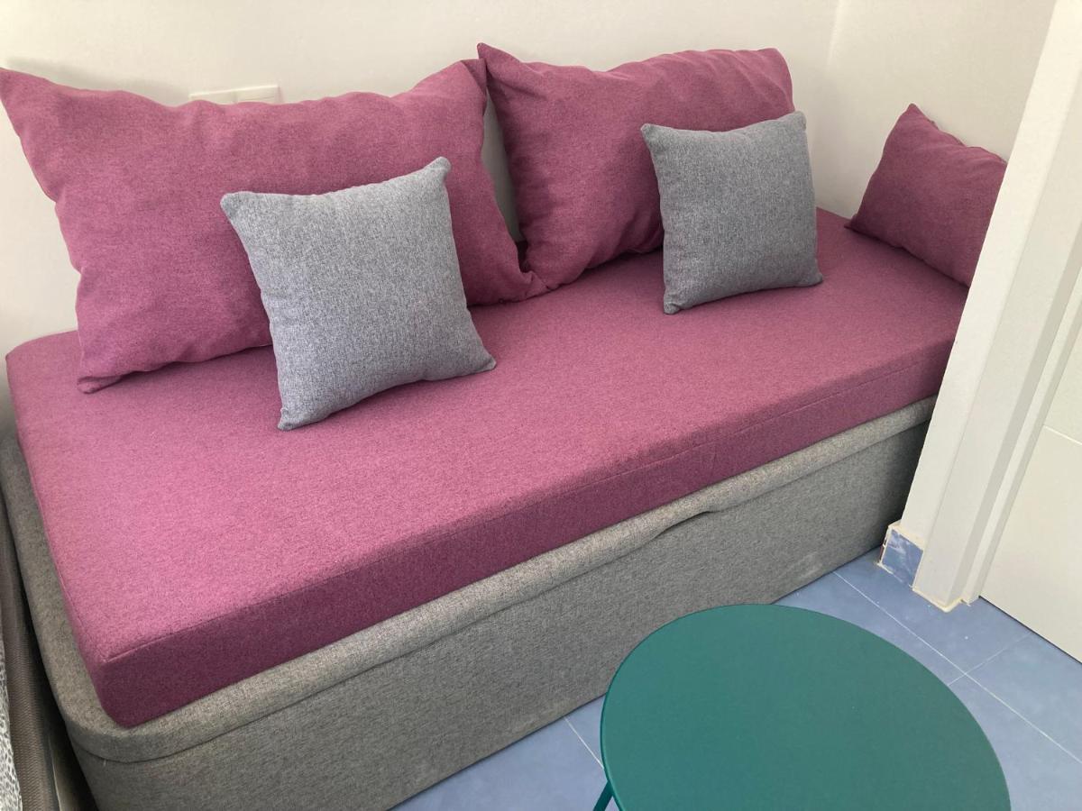 Malaguena Salerosa "Apartamento - Estudio Con Terraza" En Casa Tipica De 1 A 4 Dormitorios Málaga Exteriör bild