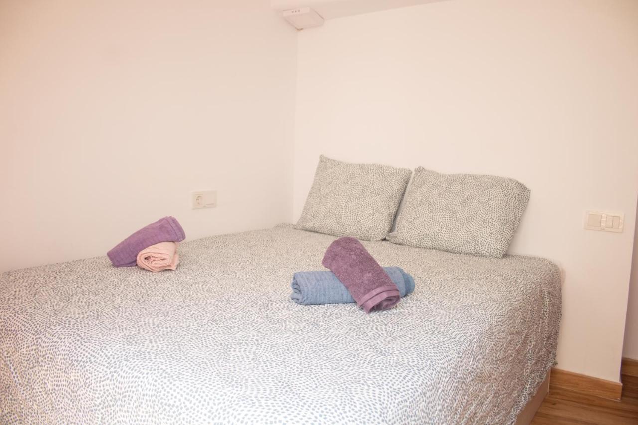 Malaguena Salerosa "Apartamento - Estudio Con Terraza" En Casa Tipica De 1 A 4 Dormitorios Málaga Exteriör bild