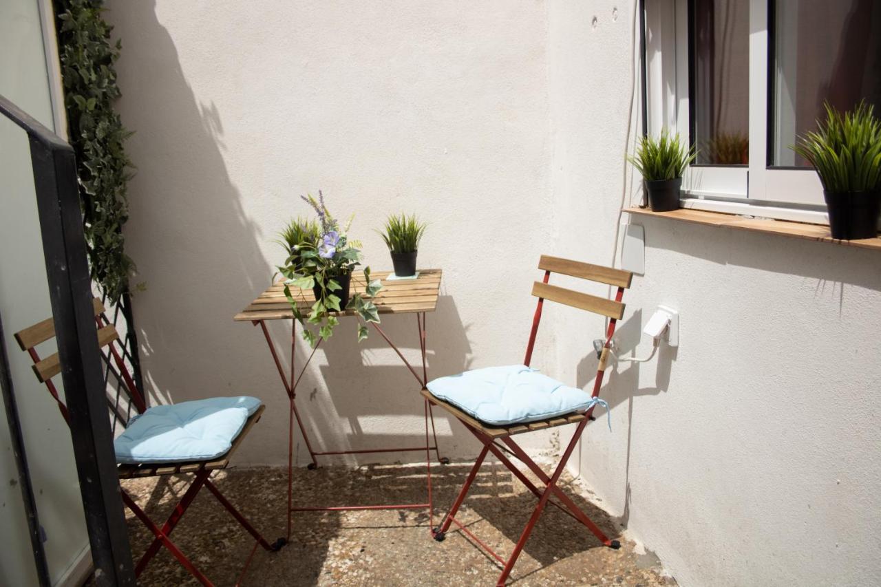 Malaguena Salerosa "Apartamento - Estudio Con Terraza" En Casa Tipica De 1 A 4 Dormitorios Málaga Exteriör bild