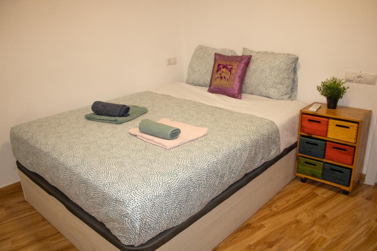Malaguena Salerosa "Apartamento - Estudio Con Terraza" En Casa Tipica De 1 A 4 Dormitorios Málaga Exteriör bild