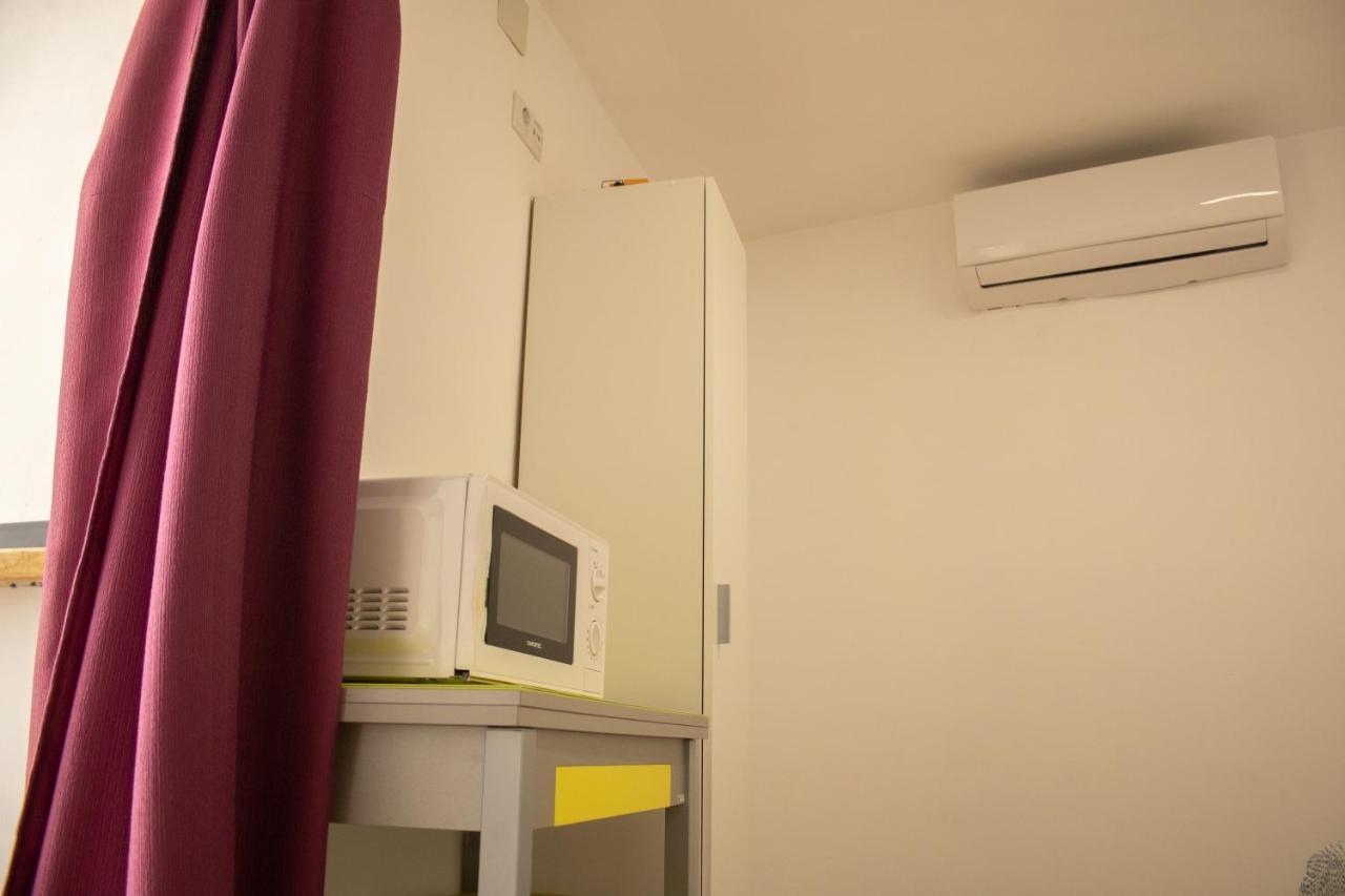 Malaguena Salerosa "Apartamento - Estudio Con Terraza" En Casa Tipica De 1 A 4 Dormitorios Málaga Exteriör bild