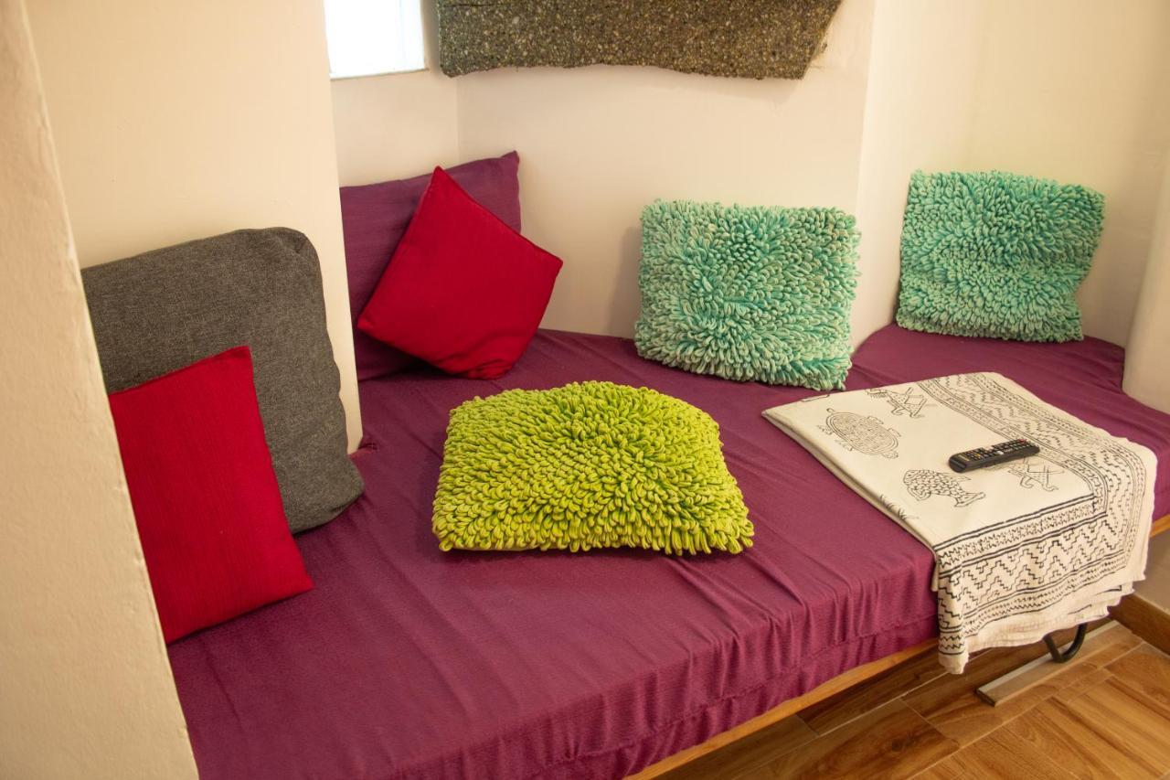 Malaguena Salerosa "Apartamento - Estudio Con Terraza" En Casa Tipica De 1 A 4 Dormitorios Málaga Exteriör bild