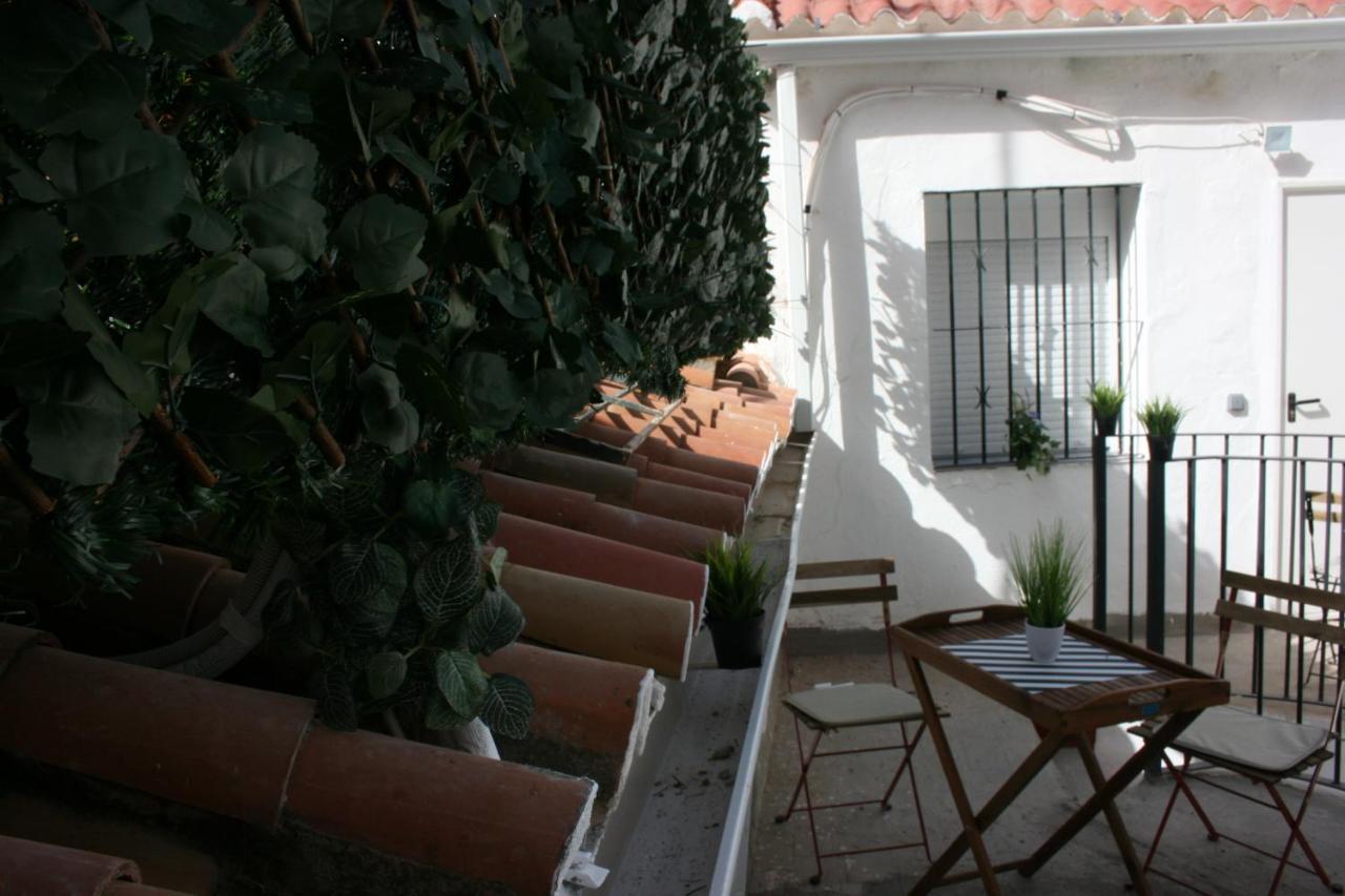 Malaguena Salerosa "Apartamento - Estudio Con Terraza" En Casa Tipica De 1 A 4 Dormitorios Málaga Exteriör bild
