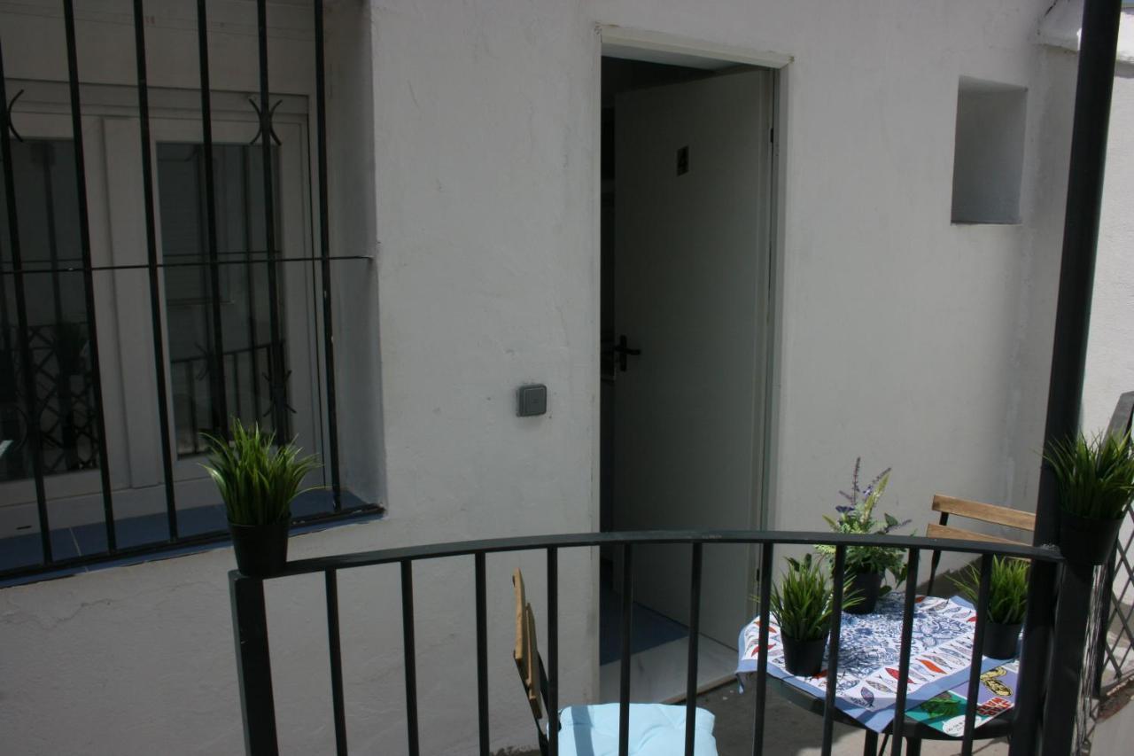 Malaguena Salerosa "Apartamento - Estudio Con Terraza" En Casa Tipica De 1 A 4 Dormitorios Málaga Exteriör bild