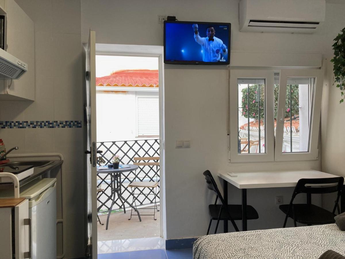 Malaguena Salerosa "Apartamento - Estudio Con Terraza" En Casa Tipica De 1 A 4 Dormitorios Málaga Exteriör bild