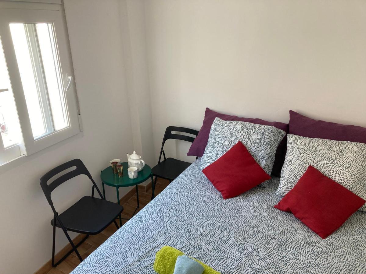 Malaguena Salerosa "Apartamento - Estudio Con Terraza" En Casa Tipica De 1 A 4 Dormitorios Málaga Exteriör bild