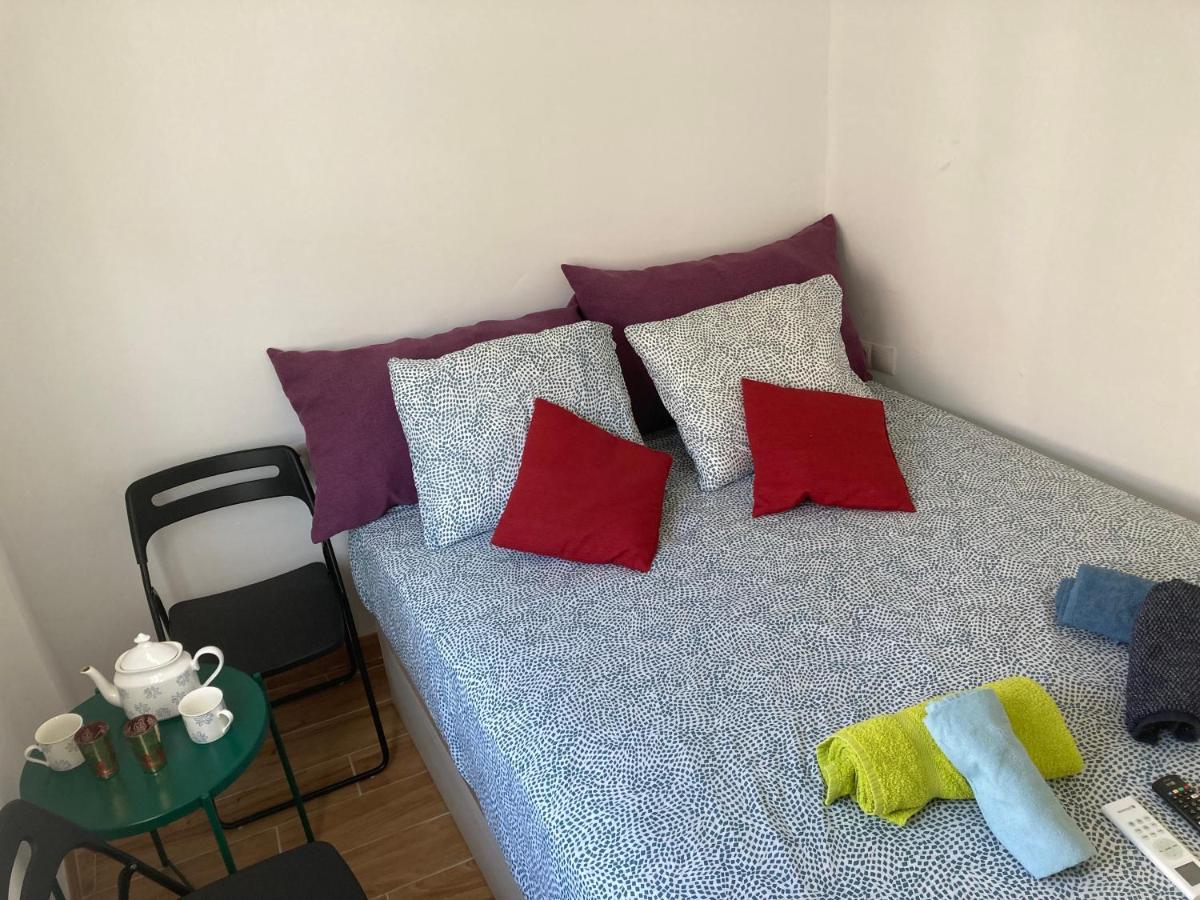 Malaguena Salerosa "Apartamento - Estudio Con Terraza" En Casa Tipica De 1 A 4 Dormitorios Málaga Exteriör bild