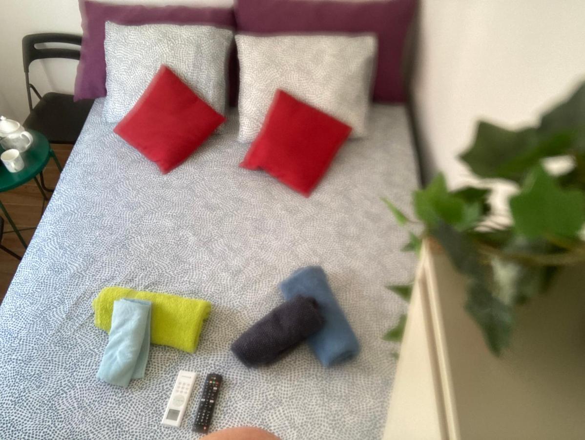Malaguena Salerosa "Apartamento - Estudio Con Terraza" En Casa Tipica De 1 A 4 Dormitorios Málaga Exteriör bild